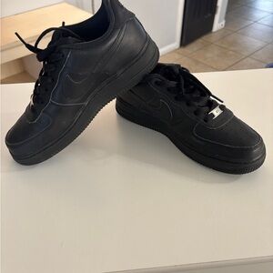 Nike Black Sneakers Low-Top Leather Design- Used